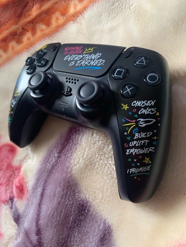 Lebron James x PlayStation Limited Edition Controller PS5 - photo 2