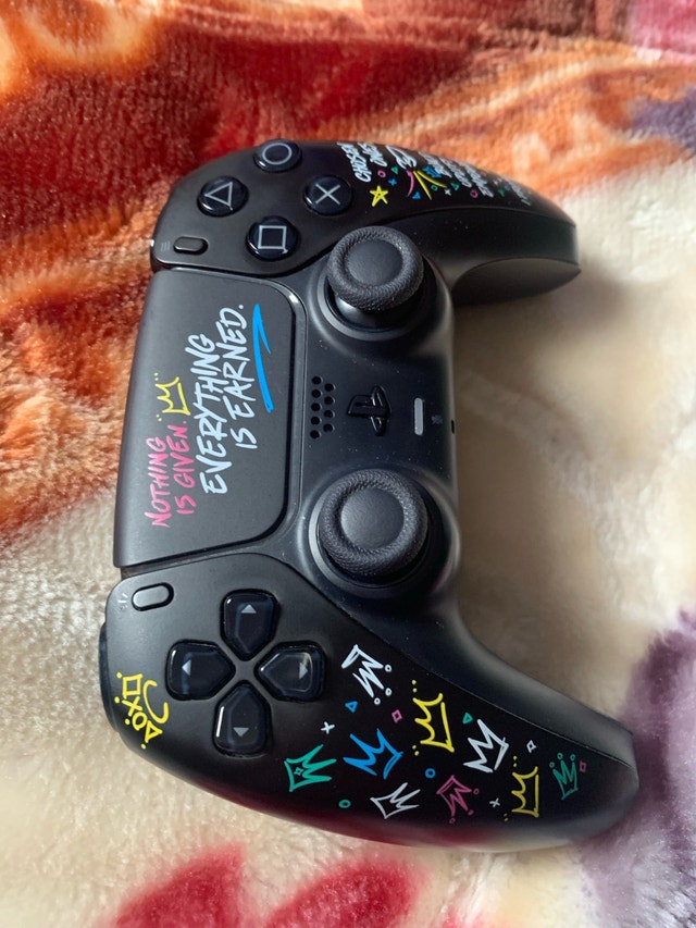 Lebron James x PlayStation Limited Edition Controller PS5 - photo 4