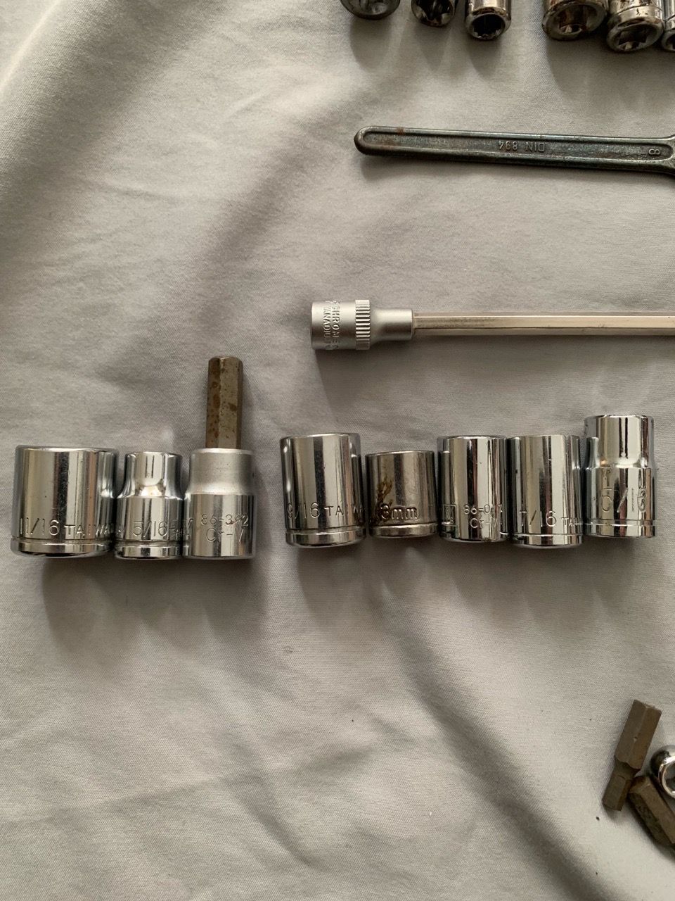 🏈 Mixed Hand Tool Lot – Wrenches, Sockets, Bits - photo 5