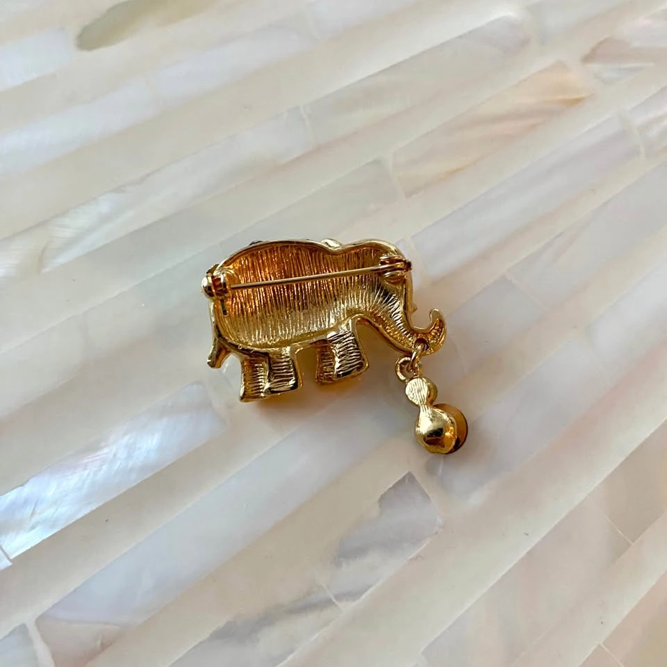 Vintage Gold Tone Rhinestone Elephant Brooch Pin Trunk Up Dangle - photo 2