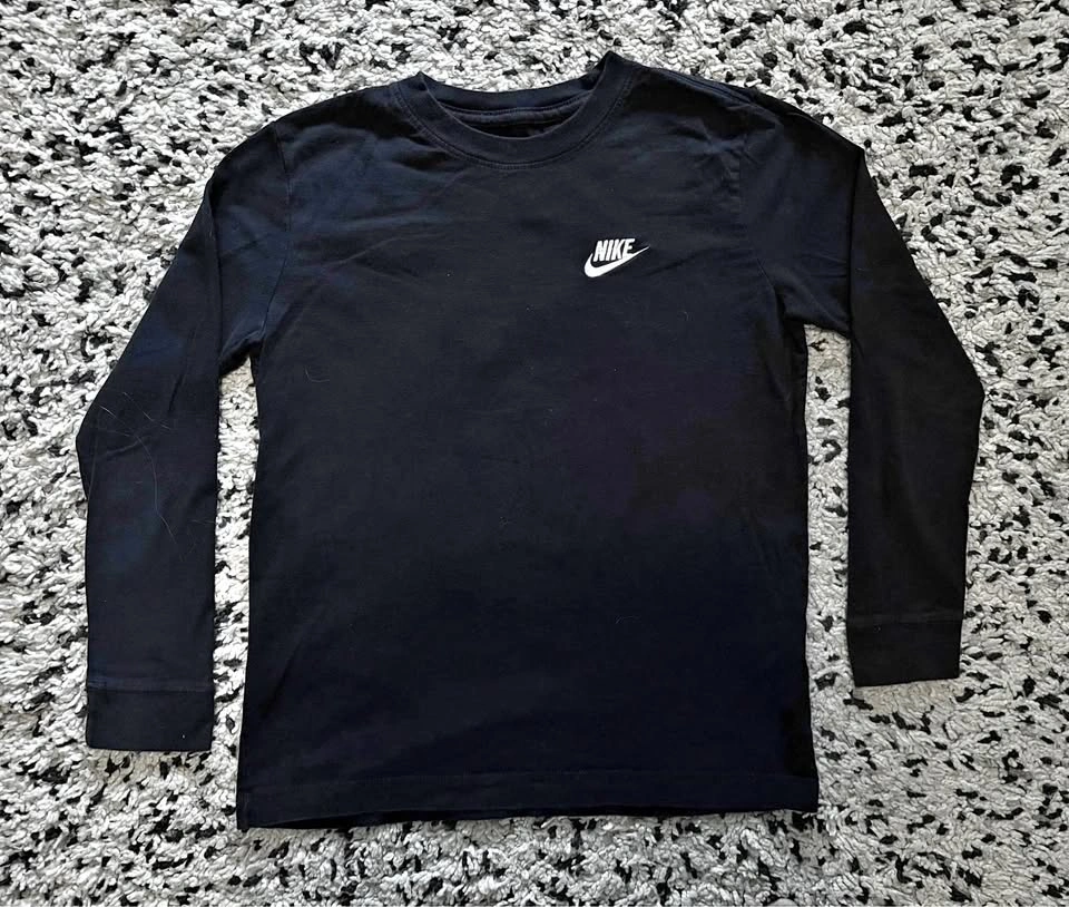 Nike black long sleeve T-shirt Medium unisex