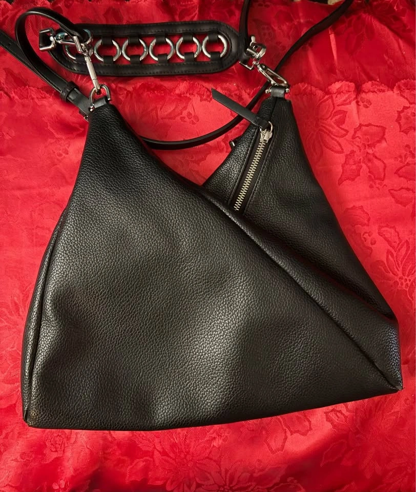 Calvin Klein Black Pebbled Shoulder Bag - photo 5