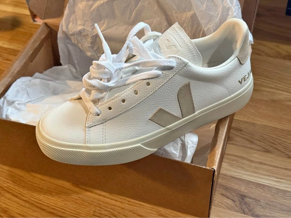 VEJA Campo Leather Sneakers – Brand New | US 7