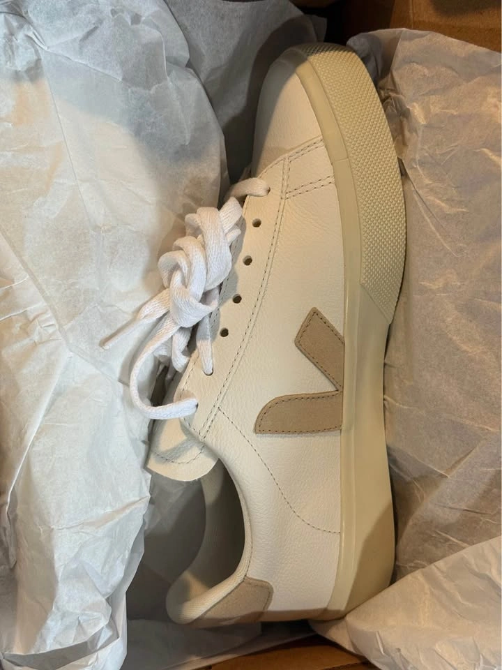 VEJA Campo Leather Sneakers – Brand New | US 7 - photo 2