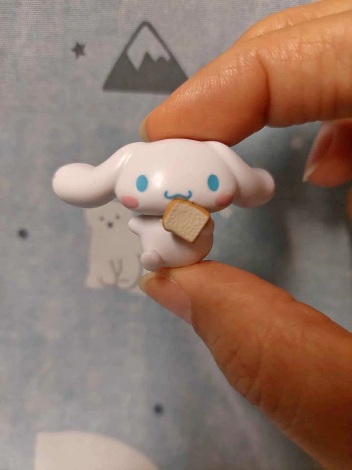 Sanrio Gashapon - Cinnamoroll Mini Figurine 🏈