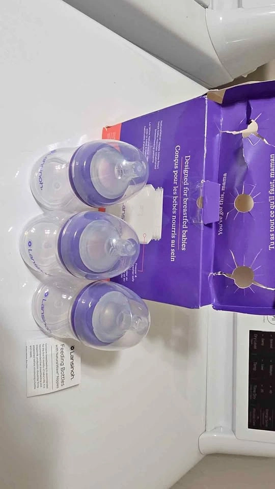 BRAND NEW Lansinoh feeding bottles