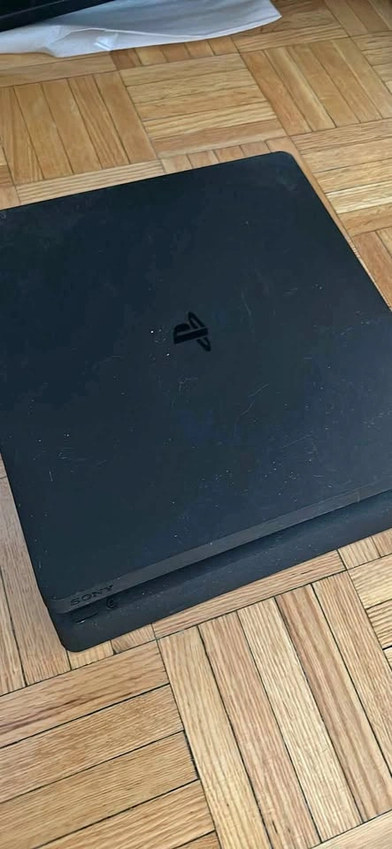 PlayStation 4 (PS4)