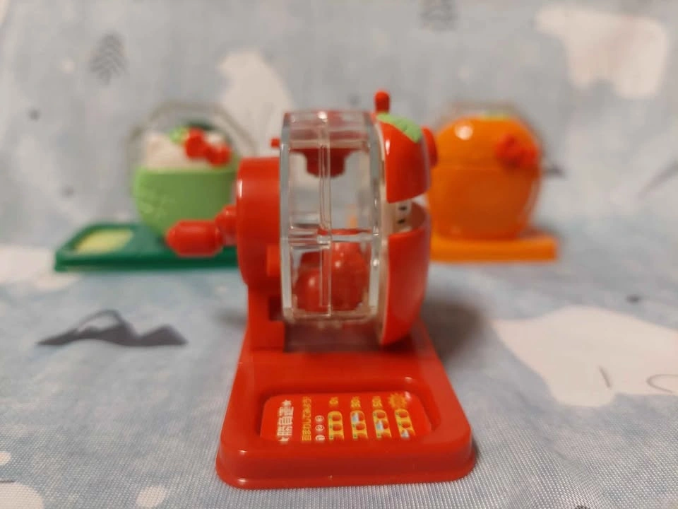 Authentic Vintage Hello Kitty - Mini Apple Garapon Lottery 🏈 - photo 2