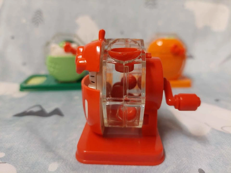 Authentic Vintage Hello Kitty - Mini Apple Garapon Lottery 🏈 - photo 4