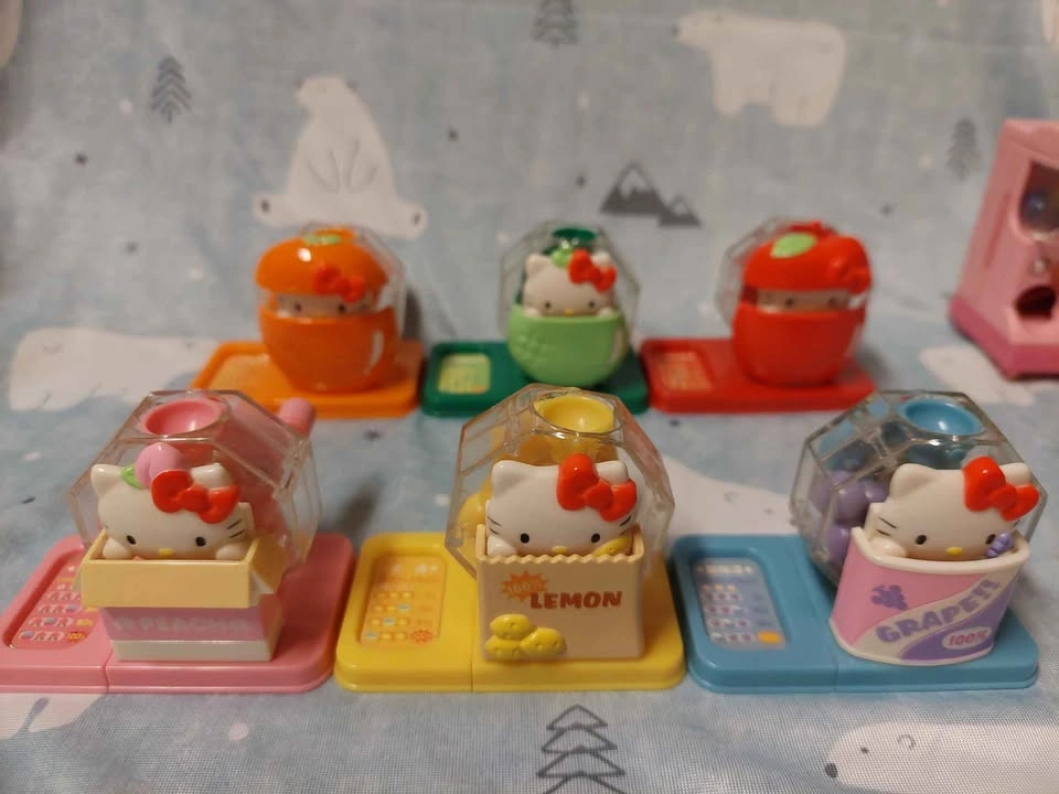 Authentic Vintage Hello Kitty - Mini Apple Garapon Lottery 🏈 - photo 5