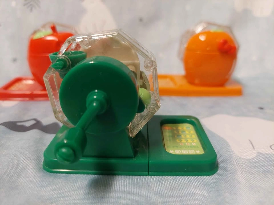 Authentic Vintage Hello Kitty - Mini Melon Garapon Machine - photo 3