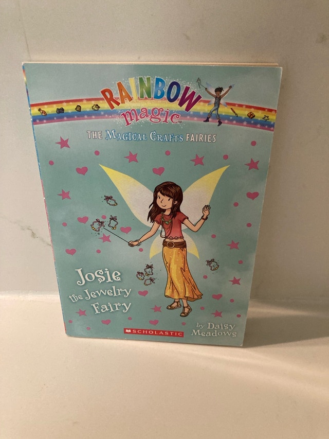 🏈 Rainbow Magic: Josie the Jewelry Fairy