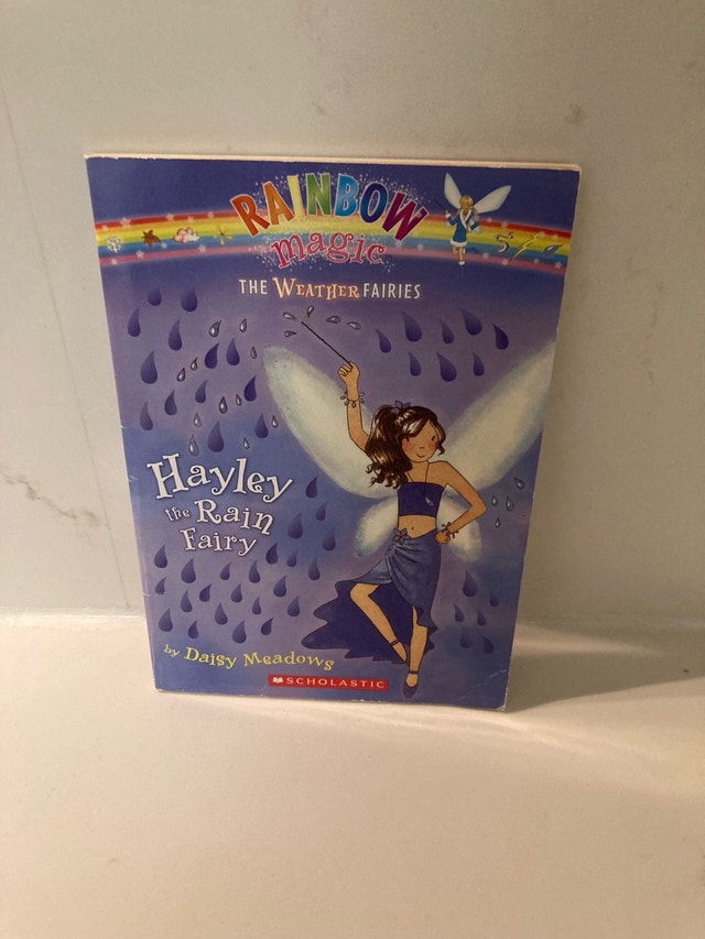 🏈 Rainbow Magic: Hayley the Rain Fairy by Daisy Meadows