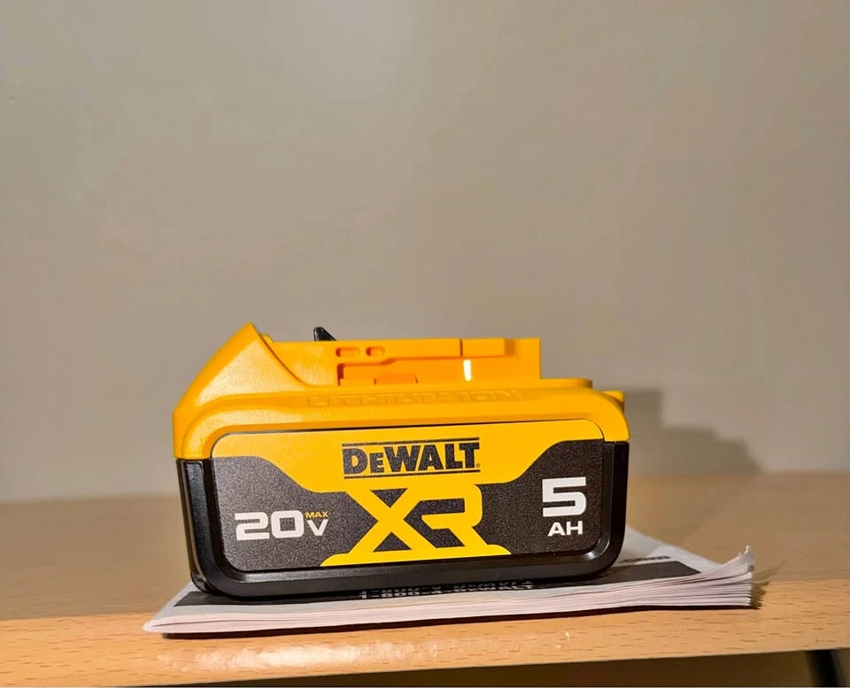 DEWALT 20V MAX 5.0Ah DCB205 Battery - 100% New