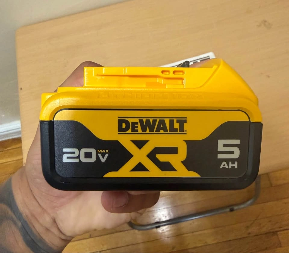 DEWALT 20V MAX 5.0Ah DCB205 Battery - 100% New - photo 2