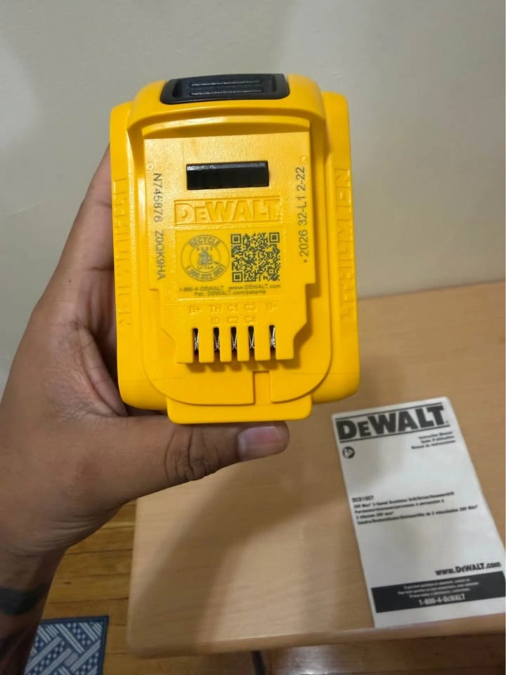 DEWALT 20V MAX 5.0Ah DCB205 Battery - 100% New - photo 3