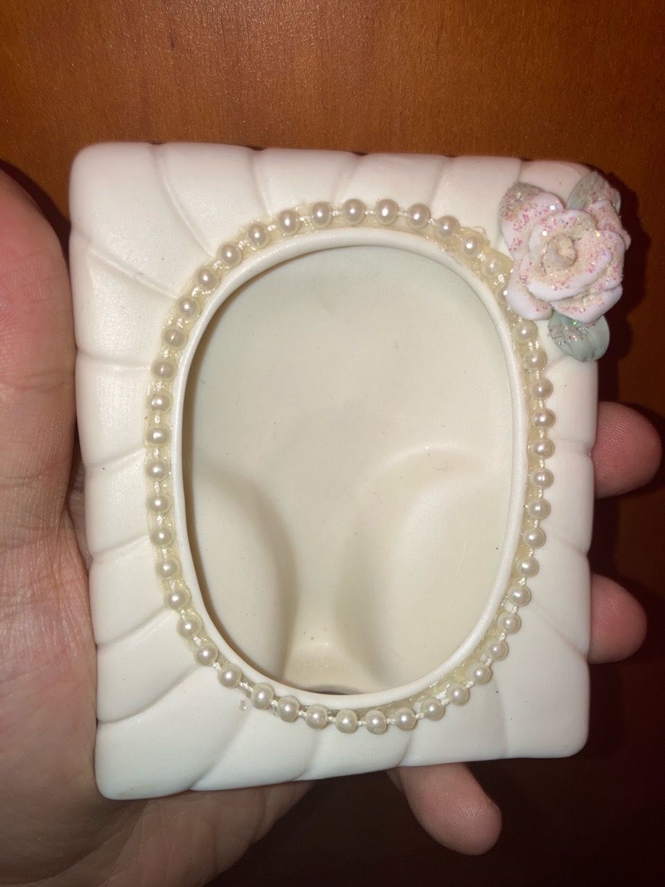 Elegant Wallet Size Ceramic Photo Frame 🏈