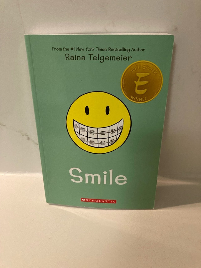 🏈 Scholastic Smile by Raina Telgemeier