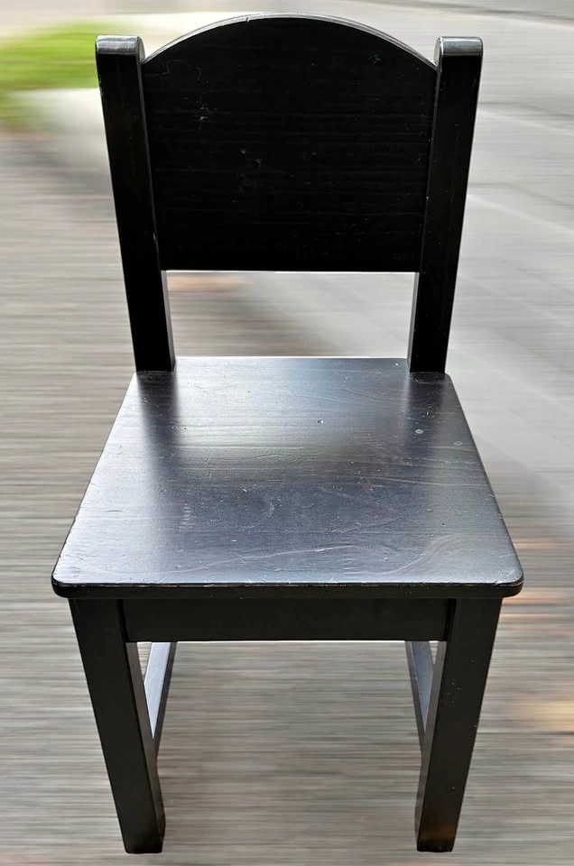 Black Solid Pine Children's Chair guc