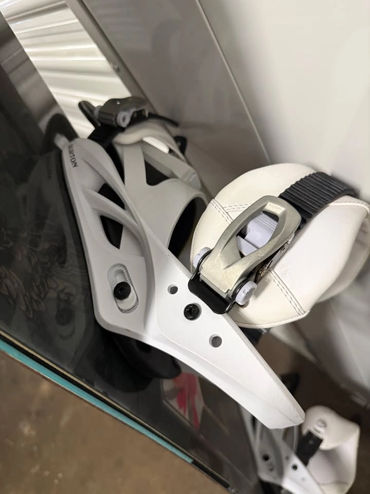 Salomon Snowboard with burton binding set. Pickup: Kips Bay - photo 5