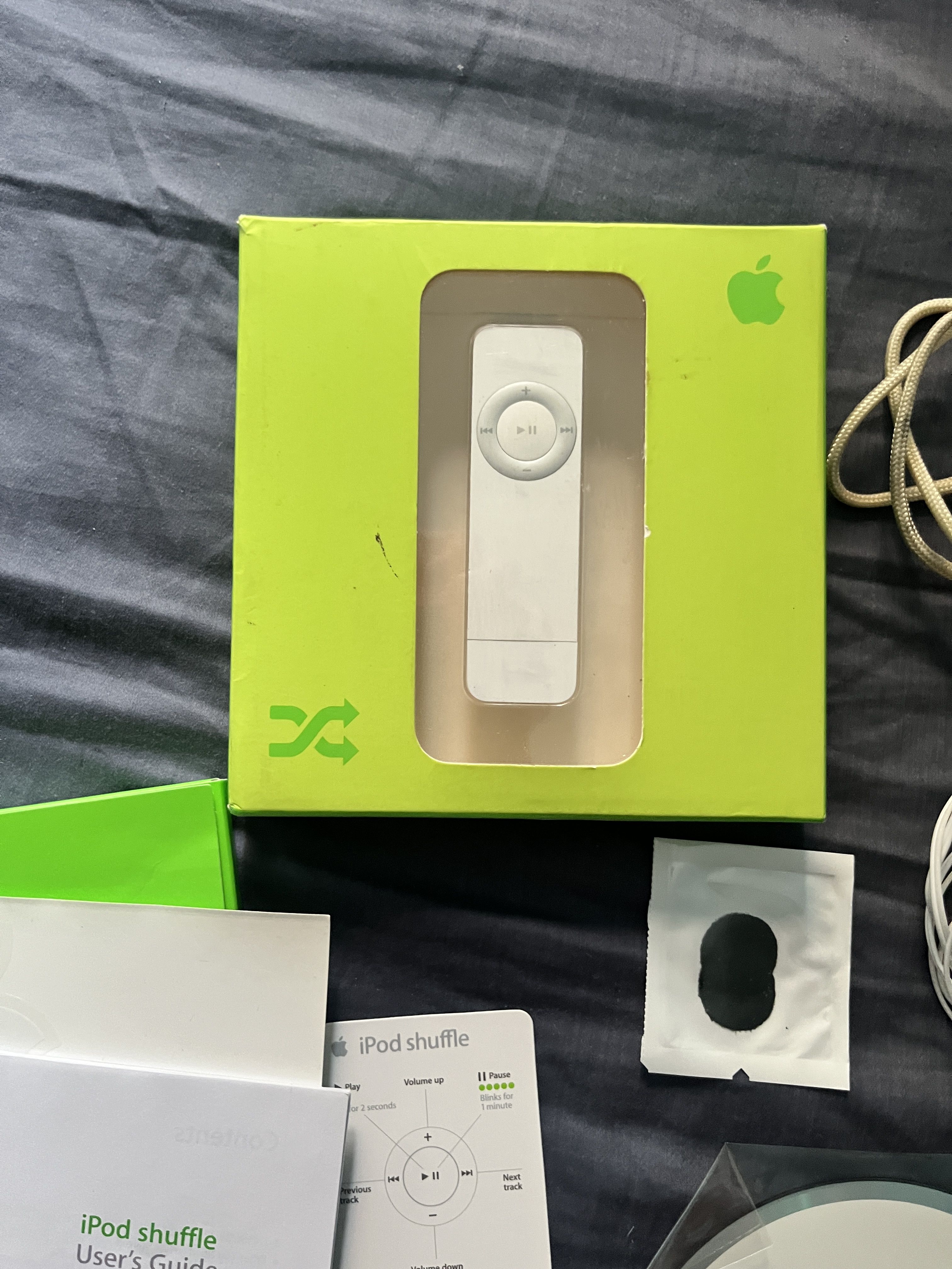 Apple iPod Shuffle 1st Generation — MP3 Player, Complete in Orig