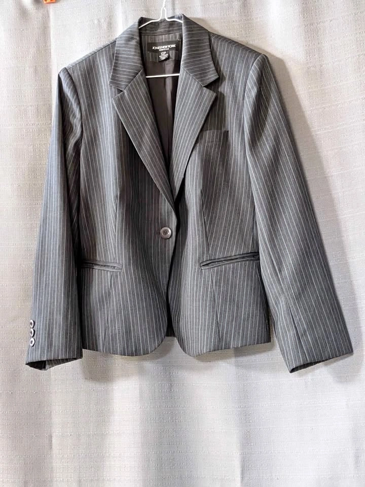 Jones New York Essentials Pinstripe Blazer Size 12P