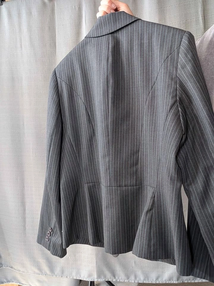 Jones New York Essentials Pinstripe Blazer Size 12P - photo 4