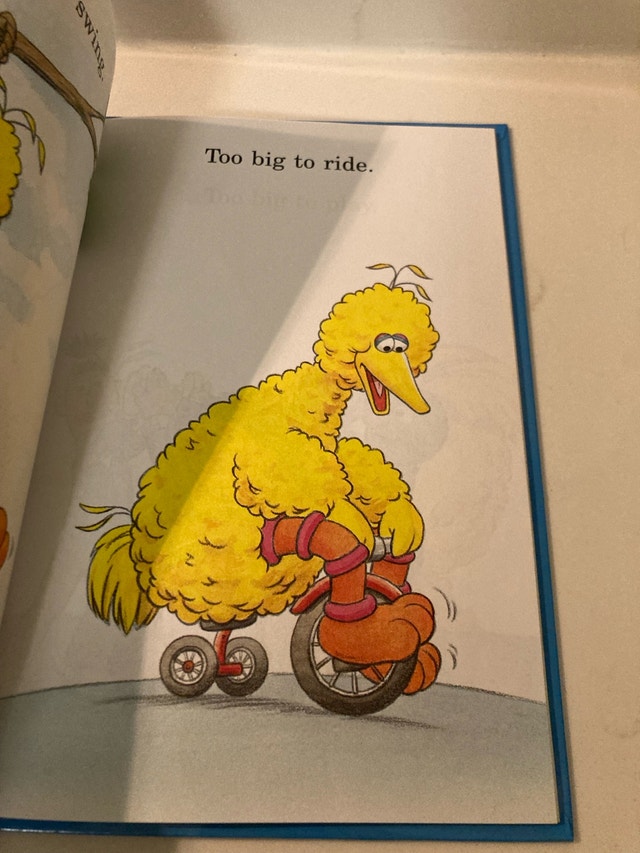 🏈 Sesame Street It's Not Easy Being Big Book - photo 2