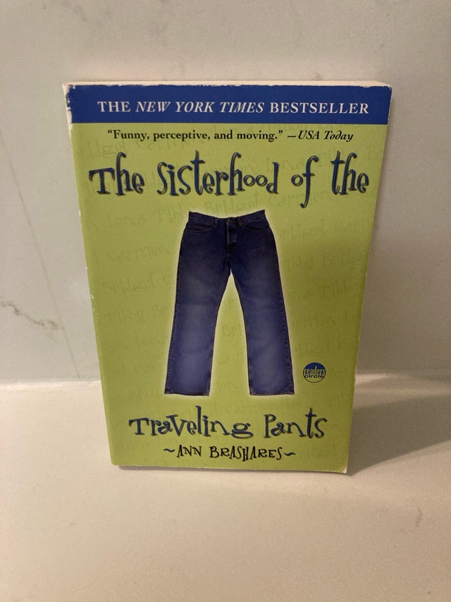 🏈 The Sisterhood of the Traveling Pants by Ann Brashares