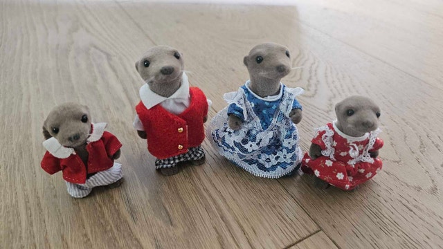 Sylvanian Families (Calico Critters) 4061 - Otter Family