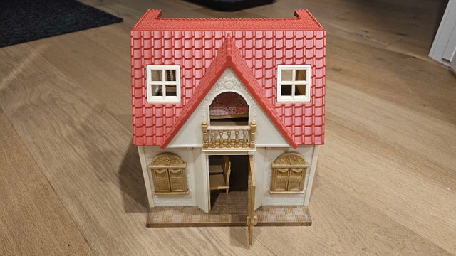 Sylvanian Families (Calico Critters) 5093 Red Roof Cosy Cottage