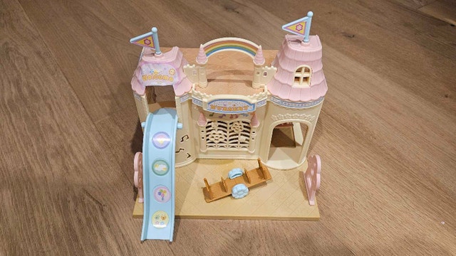 Calico Critters (Sylvanian) 5316 - Baby Castle Nursery