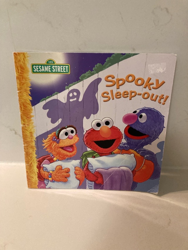 🏈Sesame Street Spooky Sleep-out Book