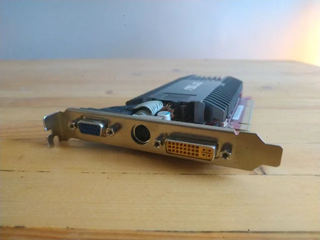 Asus EAH3450 256MB GPU Graphics Card thumbnail