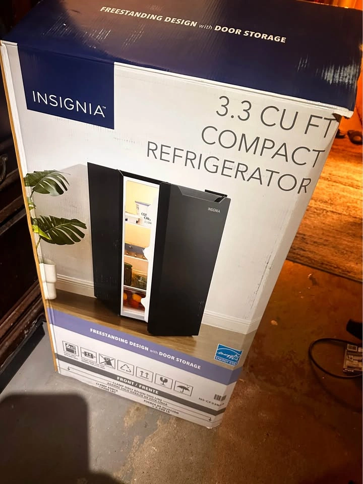 Insignia Compact Mini Fridge - photo 4