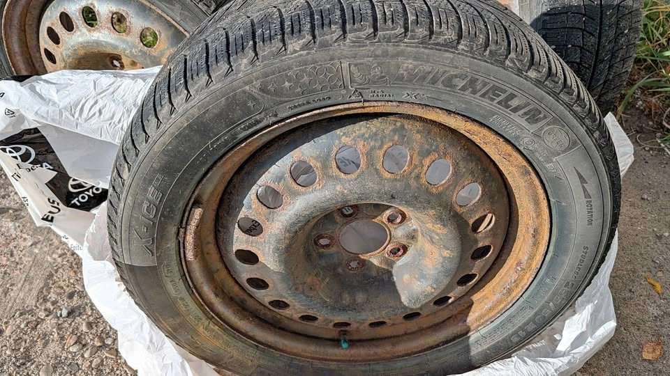 4 X-Ice winter tires w/steel rims