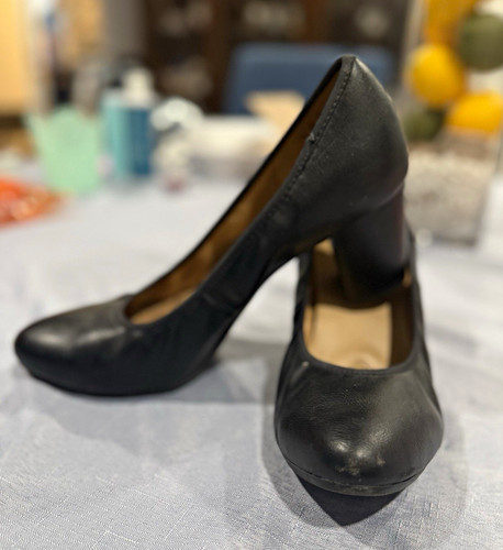 Clarks Women’s Black Leather Round Toe Block Heel Slip-On Pumps