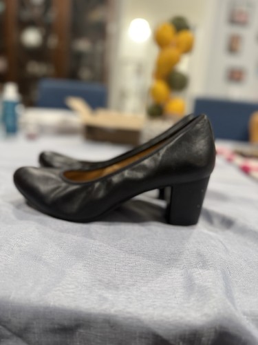 Clarks Women’s Black Leather Round Toe Block Heel Slip-On Pumps - photo 3