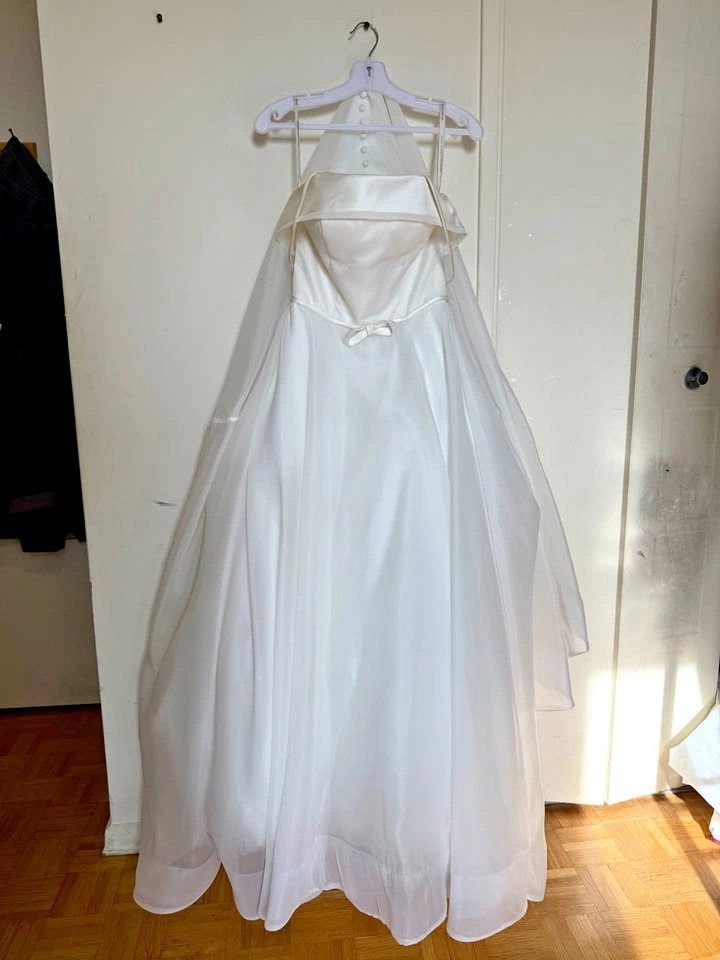 Wedding Dress - Pockets, Minimalist Style, Size XS/S (+ Veil)