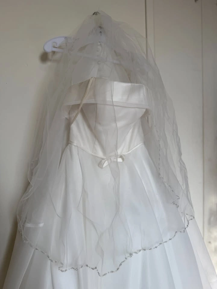 Wedding Dress - Pockets, Minimalist Style, Size XS/S (+ Veil) - photo 5