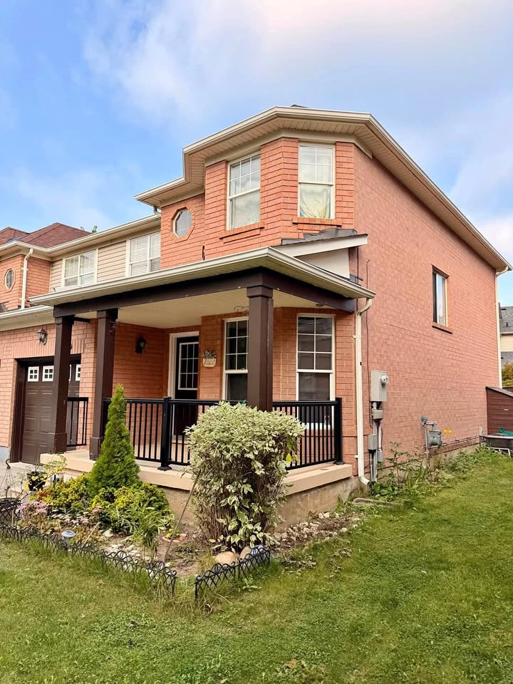 3 Beds 3 Baths - House