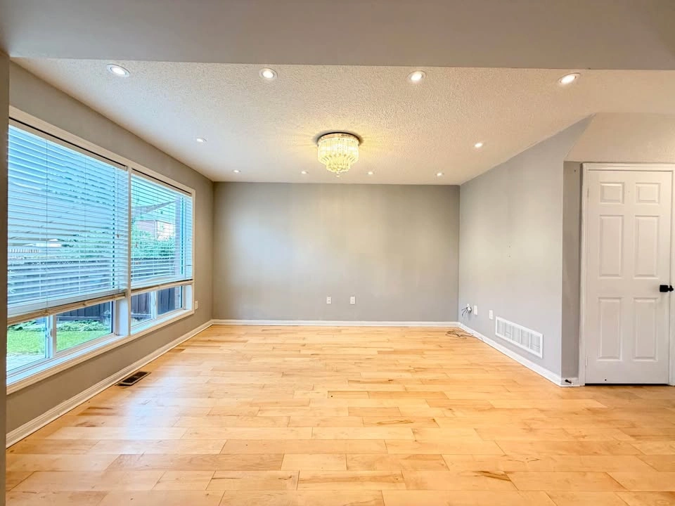 3 Beds 3 Baths - House - photo 4