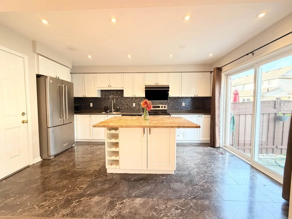 3 Beds 3 Baths - House - photo 5