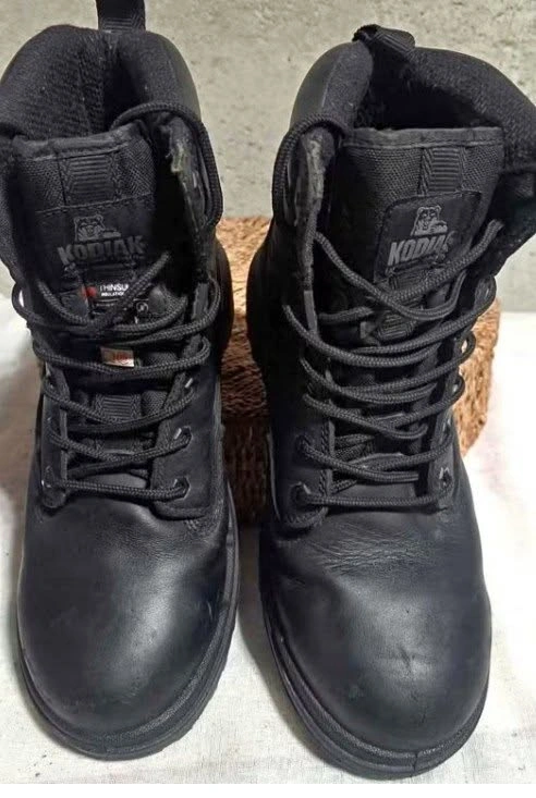 Kodiak Greb Safety Boots - Size 8 Wide - CSA Green Triangle