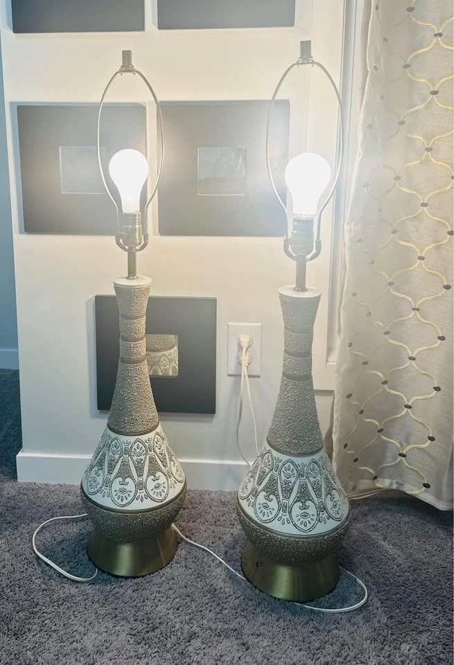 Set of 2 Floor standing Light Color Changeable Night Stands - photo 2