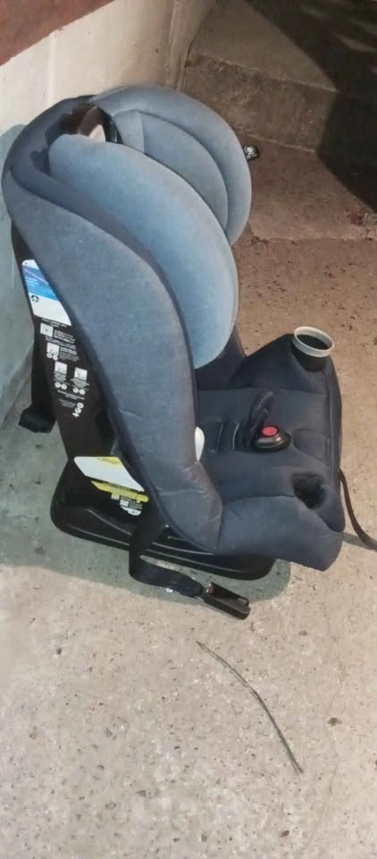 Evenflo and Maxi-Cosi Car Seats - photo 2