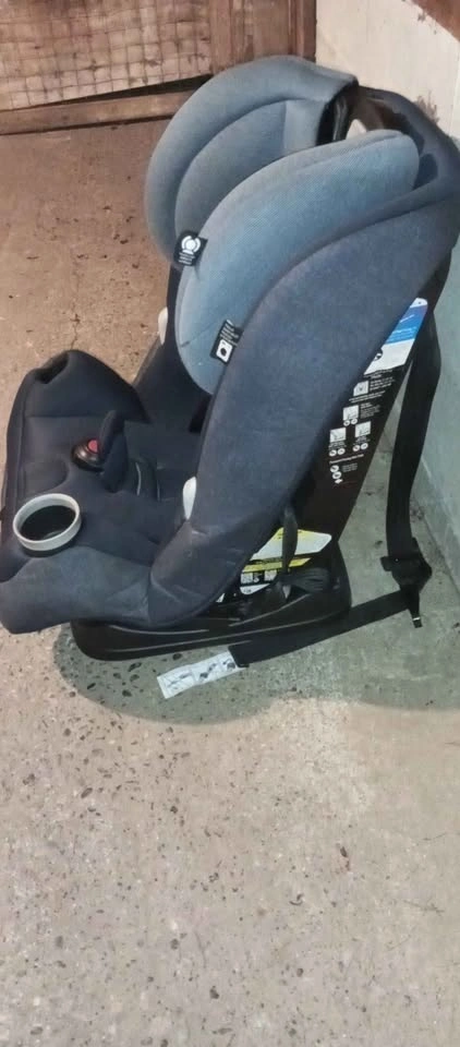 Evenflo and Maxi-Cosi Car Seats - photo 3