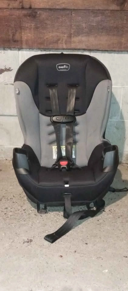 Evenflo and Maxi-Cosi Car Seats - photo 4