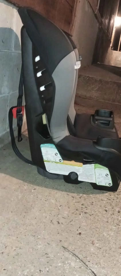 Evenflo and Maxi-Cosi Car Seats - photo 5