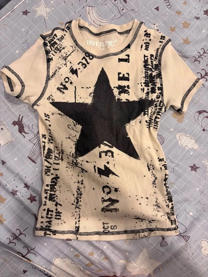 Hot Topic ribbed star Graphic Baby tee - Small